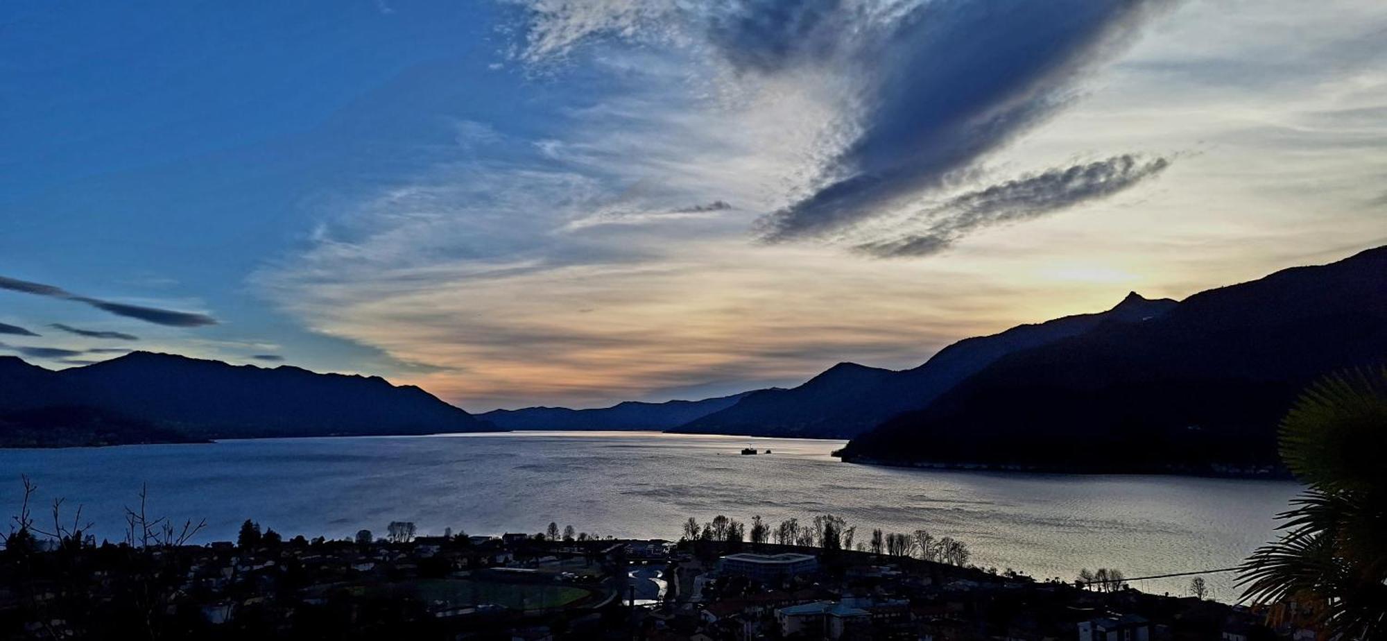 Sole & Lago-lake Maccagno