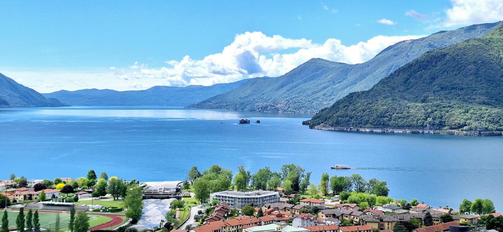 Sole & Lago-lake * Maccagno